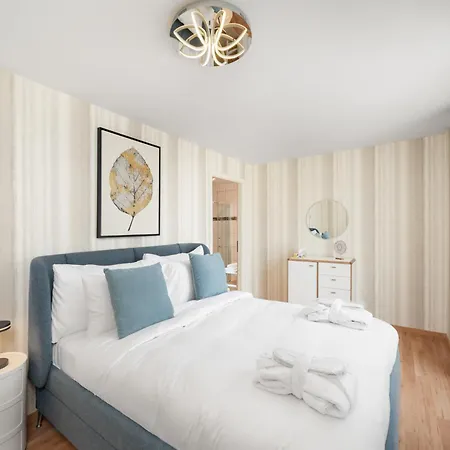 Four Bedroom Penthouse By Swiss * Montreux