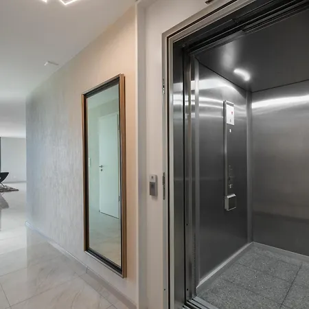 Appartement Four Bedroom Penthouse By Swiss